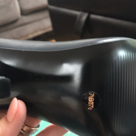 NWOT! Beautiful BCBGirls Navy Blue Heels! - Picture 7 of 7